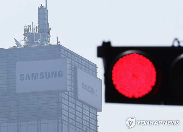삼성전자 노사가 마라톤협상에도 접점을 찾지 못하면서 21일 예고된 총파업이 초읽기에 들어간 13일 경기도 수원시 삼성전자 본사 모습. [연합뉴스]