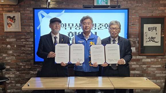 천호성 전북교육감 후보가 대학무상화평준화국민운동본부와 정책협약을 맺었다. [사진=천호성 선거사무소 ]