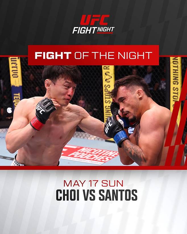 다니엘 산투스에게 펀치를 날리고 있는 최두호(왼쪽). UFC 제공