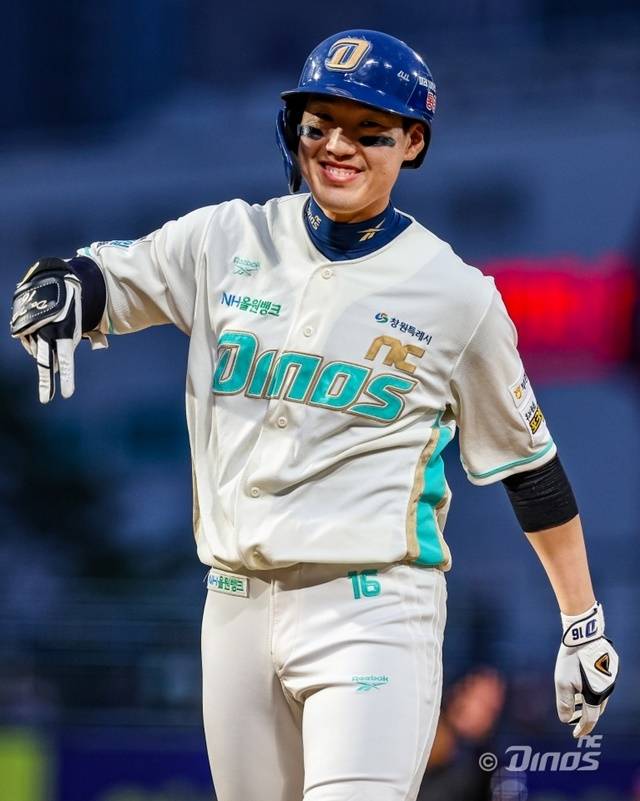 도태훈이 16일 키움전에서 적시타를 친 뒤 기뻐하고 있다. 사진=NC 제공