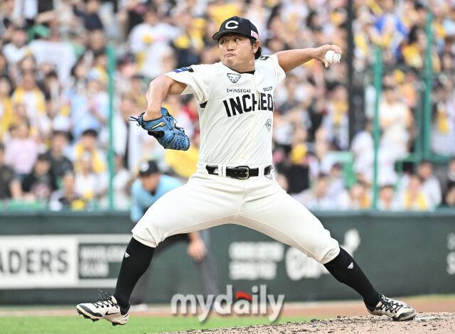 17일 오후 인천광역시 문학동 인천SSG랜더스필드에서 진행된 '2025 프로야구 KBO리그' SSG랜더스와 LG트윈스의 경기. SSG 한두솔이 역투하고 있다./마이데일리
