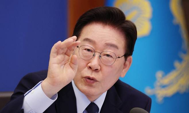 이재명 대통령이 12일 청와대에서 열린 제21회 국무회의에서 발언을 하고 있다. 청와대사진기자단