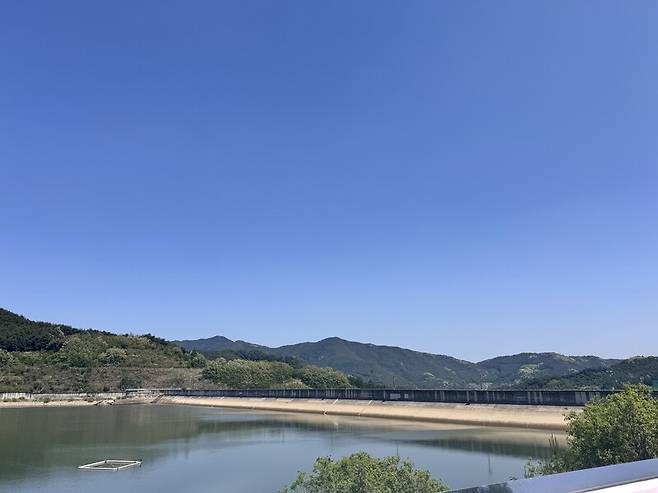 지난 15일 찾은 경북 예천군 은풍면의 예천양수발전소 하부 저수지. 낮에 물을 양수해 밤에 발전한다. 장수경 기자