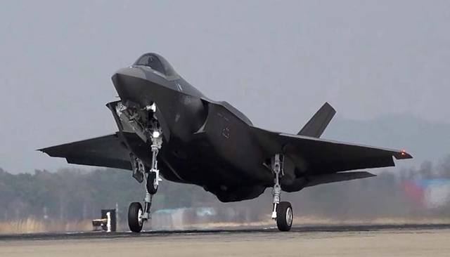 5세대 스텔스 전투기 F-35A 착륙 모습. 공군 제공