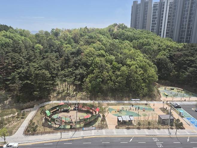 학산공원 놀이터 전경.