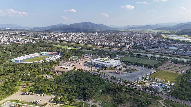 경주 황성공원 일원에 위치한 경주시민운동장과 축구공원 전경 ⓒ경주시 제공