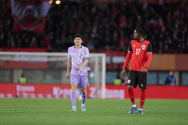 2026북중미월드컵 최종 엔트리를 공개한 축구대표팀이 18일 사전훈련캠프가 마련될 미국 솔트레이크시티로 향하는 가운데 최대 고민거리는 김민재 등 일부 유럽파의 지각 합류다. 사진제공｜대한축구협회