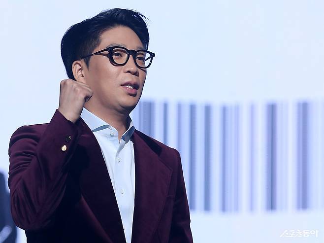 가수MC몽이 SNS 라이브 방송을 통해 연예계 전반을 뒤흔들 메가톤급 폭로를 감행해 귀추가 주목된다. 스포츠동아DB