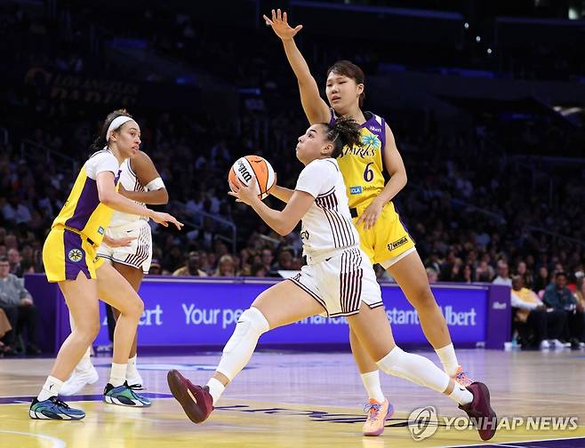 수비하는 박지현 [게티이미지/AFP=연합뉴스]