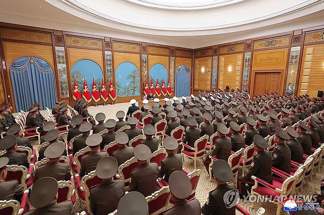 김정은 전군 사·여단장 회의…"남부국경 최전선부대 강화" (평양 조선중앙통신=연합뉴스) 북한 조선중앙통신은 "경애하는 김정은 동지께서 5월 17일 전군의 사,려단 지휘관들의 회합을 소집하시고 그들을 만나시였다"고 18일 보도했다. 2026.5.18 
    [국내에서만 사용가능. 재배포 금지. For Use Only in the Republic of Korea. No Redistribution] nkphoto@yna.co.kr