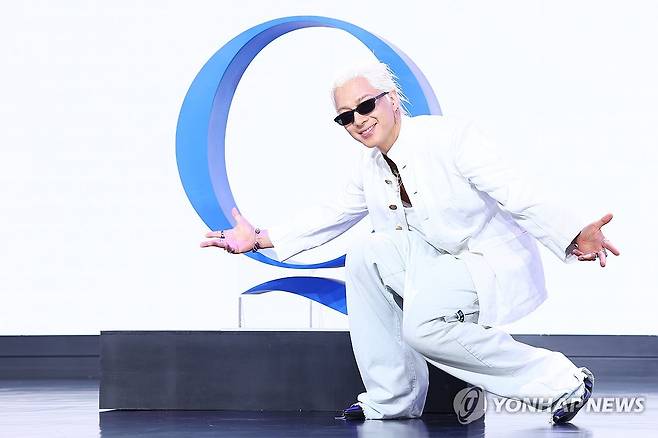 태양, 솔로 4집 '퀸테센스' 발매 (서울=연합뉴스) 진연수 기자 = 가수 태양이 18일 오후 서울 마포구 큐브컨벤션센터에서 열린 솔로 정규 4집 '퀸테센스'(QUINTESSENCE) 발매 기념 음감회에서 포즈를 취하고 있다. 2026.5.18 jin90@yna.co.kr