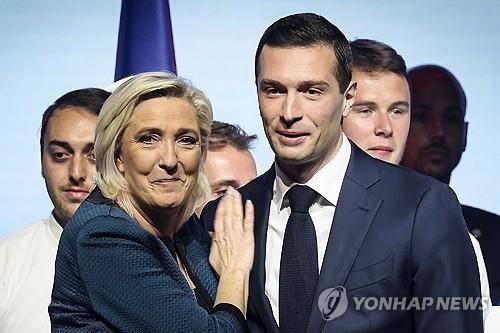 프랑스 극우 국민연합의 마린 르펜 의원과 조르당 바르델라 당 대표 [AP 연합뉴스 자료사진. 재판매 및 DB 금지]