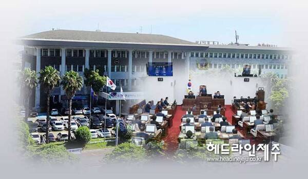 6·3 지방선거 후보자 등록 이후 실시된 여론조사에서 정당 지지도는 더불어민주당이 우세를 이어가는 것으로 나타났다. ⓒ헤드라인제주