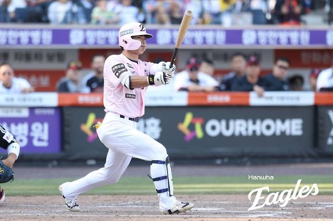 한화 오재원이 10일 대전 한화생명 볼파크에서 열린 2026 KBO리그 정규시즌 LG와 경기에서 타격하고 있다. 사진 | 한화 이글스