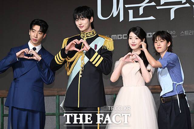 배우 유수빈 변우석 아이유 이연(왼쪽부터)이 열연한 MBC 금토드라마 '21세기 대군부인'이 불명예 퇴장을 피하지 못했다. 사진은 지난 4월 6일 서울 강남구 조선 팰리스 서울 강남에서 개최된 '21세기 대군부인' 제작발표회에 참석한 모습. /김성렬 기자