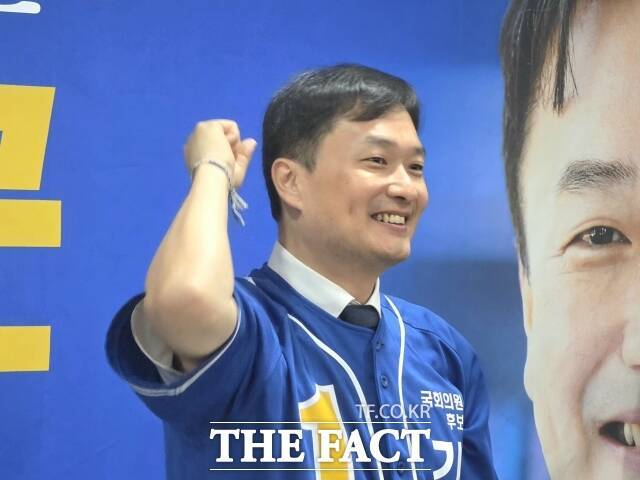 김영빈 후보가 인사말을 하고 있다. /김형중 기자