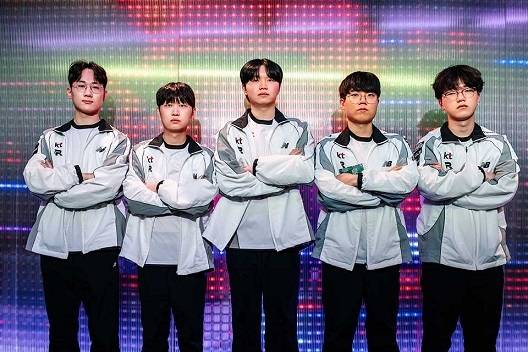 2위 자리를 놓고 한판 승부를 벌이는 KT 롤스터. <자료제공=LCK>
