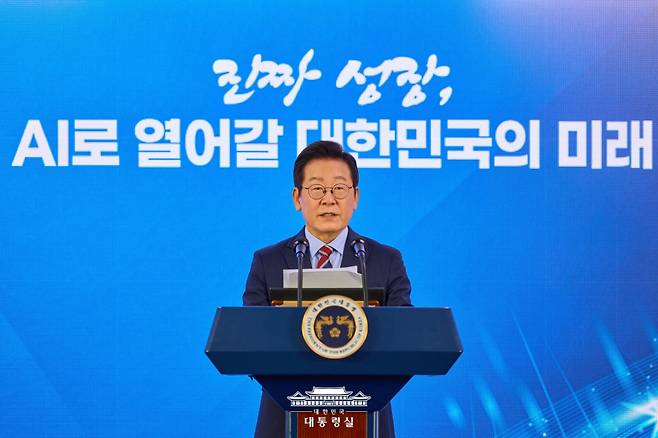 이재명 대통령이 2025년 9월 국가인공지능전략위원회 출범식에 참석한 모습. 사진=청와대