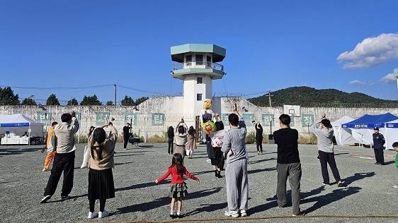 문화예술 공간으로 탈바꿈한 옛 장흥교도소 ‘빠삐용Zip(빠삐용집)’. 장흥군청 제공