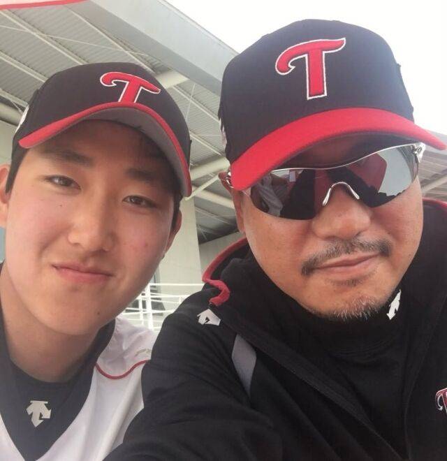 손주영(왼쪽)과 LG 코치 시절의 이상훈./이상훈 인스타그램