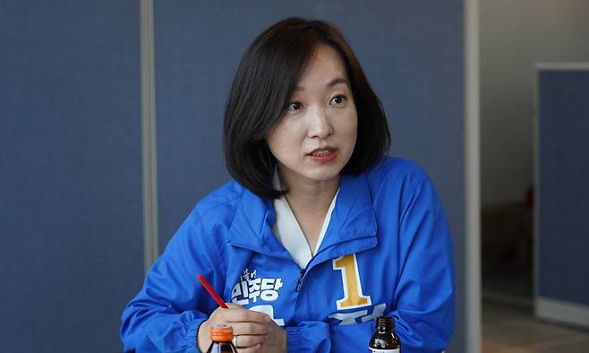 6·3 재보궐선거 충남 아산을 더불어민주당 전은수 후보가 19일 출마 이유를 밝히고 있다. 전은수 후보 선거캠프 제공