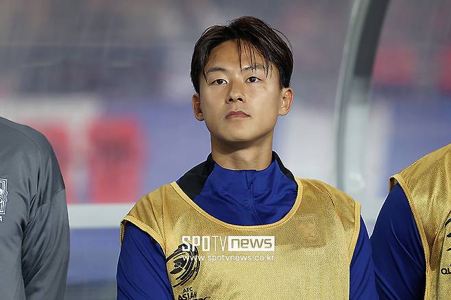 ▲ '2026 국제축구연맹(FIFA) 북중미 월드컵' 한국과 이라크의 3차 예선전이 15일 오후 경기도 용인 미르스타디움에서 열렸다. 이승우가 벤치에서 그라운드를 바라보고 있다.  ⓒ곽혜미 기자