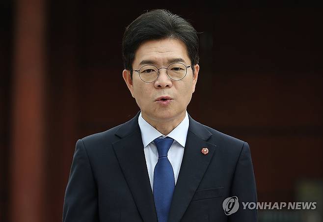 발언하는 정원오 후보 (서울=연합뉴스) 김성민 기자 = 더불어민주당 정원오 서울시장 후보가 19일 서울 중구 덕수궁 앞에서 열린 '서울-제주 상생협력 정책협약 기자회견'에서 발언하고 있다.  2026.5.19 ksm7976@yna.co.kr