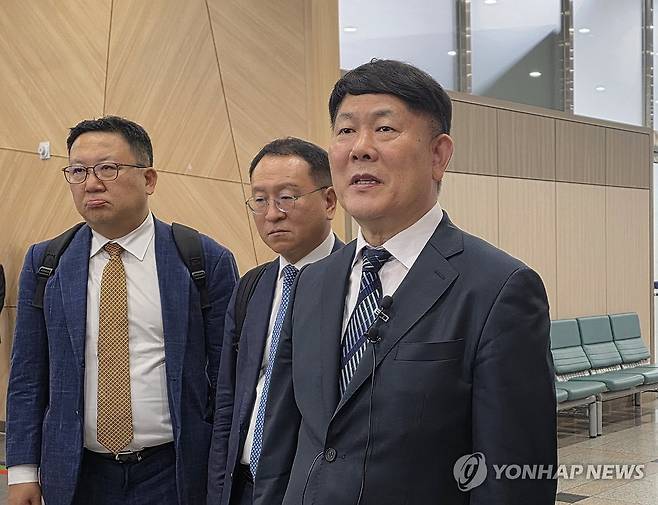 지난해 5월 탈세 혐의 재판 참석한 김정규 타이어뱅크 회장 [촬영 김소연]