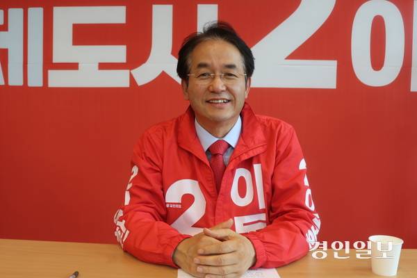 이동환 국민의힘 고양시장 후보가 경인일보와의 인터뷰에서 대표공약과 이번 선거에 나서는 포부를 설명하고 있다. 2026.5.20 고양/김도란기자 doran@kyeongin.com