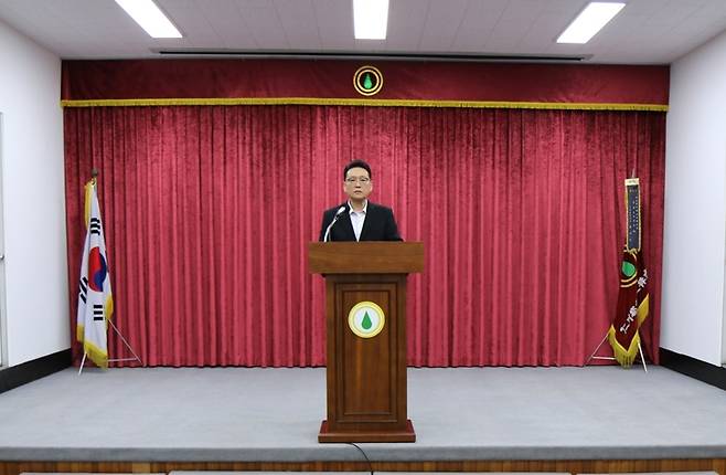 ▲인천도시가스 강당에서 열린 창립 43주년 기념행사에서 정진서 사장이 인사말을 하고 있다. 사진=인천도시가스