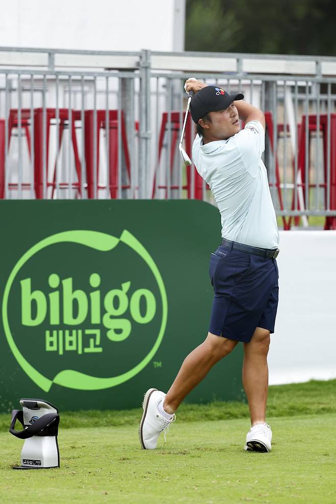 MCKINNEY, TEXAS - MAY 19: K.H. Lee of South Korea hits a tee shot on the seventh hole prior to THE CJ CUP Byron Nelson 2026 at TPC Craig Ranch on May 19, 2026 in McKinney, Texas. (Photo by Mike Mulholland/Getty Images for The CJ Cup)

사진 제공=Getty Image for THE CJ CUP Byron Nelson