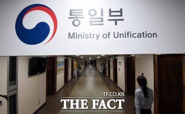 통일부의 하루 두 차례 해명은 관련 논란이 확산한 데 따른 대응으로 풀이된다. 두 국가 논란은 정치권으로까지 번졌다. /임영무 기자
