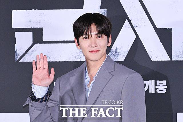 지창욱은 둥우리 빌딩 보안팀 직원이자 오랜만의 휴가에 자신을 만나러 온 누나와 함께 빌딩에 고립되는 최현석 역을 맡아 열연을 펼친다. /서예원 기자