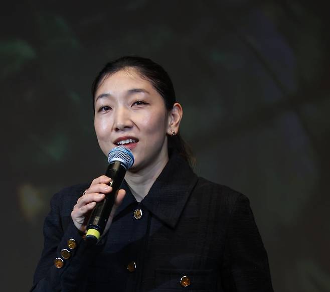 제79회 칸 국제영화제 감독주간 초청작 <도라>의 공식 상영회에서 배우 안도 사쿠라가 무대 인사를 하고 있다. / 사진=뉴스1