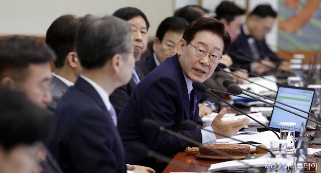 [서울=뉴시스] 최동준 기자 = 이재명 대통령이 12일 청와대에서 열린 국무회의 겸 제8차 비상경제점검회의에서 발언하고 있다. 2026.05.12. photocdj@newsis.com /사진=최동준