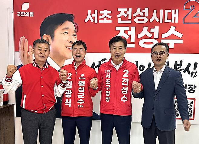[횡성=뉴시스] 이덕화 기자 = 국민의힘 임광식 횡성군수 예비후보가 20일 지역 발전을 위한 공감대를 형성하고 '도농 상생형 파크골프장' 공동 조성 방안을 논의하고 있다. 2026.05.20. wonder8768@newsis.com *재판매 및 DB 금지