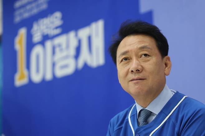 민주당 이광재 하남갑 국회의원 후보 (하남=연합뉴스) 박동주 기자 = 더불어민주당 이광재 하남갑 국회의원 보궐선거 후보가 19일 선거캠프 사무소에서 인터뷰를 하고 있다. 2026.5.20 
 pdj6635@yna.co.kr