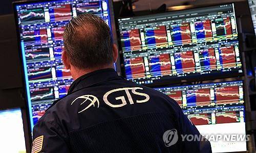 뉴욕증권거래소의 트레이더 [뉴욕 AFP=연합뉴스. 재판매 및 DB 금지]