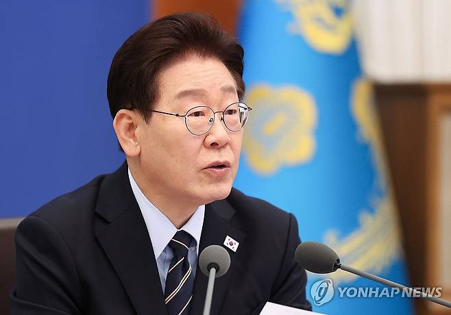 이재명 대통령, 국무회의 발언 (서울=연합뉴스) 김도훈 기자 = 이재명 대통령이 20일 청와대에서 열린 국무회의 겸 비상경제점검회의에서 발언하고 있다. 2026.5.20 superdoo82@yna.co.kr