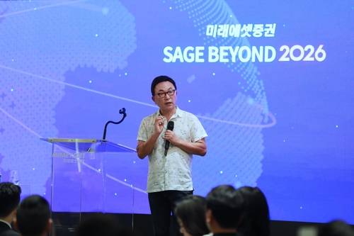 기조 강연하는 박현주 회장 (서울=연합뉴스) 19일 서울 포시즌스호텔에서 열린 '세이지 비욘드' 론칭 포럼에서 미래에셋그룹 글로벌전략가(GSO)인 박현주 회장이 기조 강연을 하고 있다. 2026.5.20 [미래에셋증권 제공]