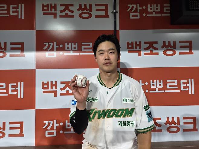 키움 히어로즈 김웅빈 (서울=연합뉴스) 김동한 기자 = 20일 서울 고척스카이돔에서 열린 SSG 랜더스와 홈 경기 이후 키움 히어로즈 김웅빈이 인터뷰하고 있다. 2026.5.20 moved@yna.co.kr