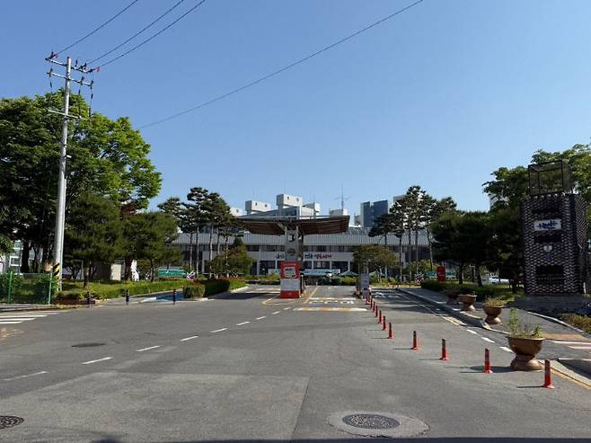 논산시는 시청 정문 주변에서 발생해 온 무분별한 확성기 소음과 차량 점거 행위에 대해 제기한 ‘업무방해 등 금지 가처분’ 신청을 대전지방법원 논산지원이 일부 받아들였다고 공식 발표했다.(사진=논산시 제공)