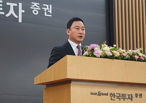 신년사 하는 김성환 한국투자증권 대표(서울=연합뉴스) 김성환 한국투자증권 대표가 2일 서울 여의도 한국투자증권 본사에서 열린 시무식에서 신년사를 하고 있다. 2025.1.2 [한국투자증권 제공. 재판매 및 DB 금지] photo@yna.co.kr