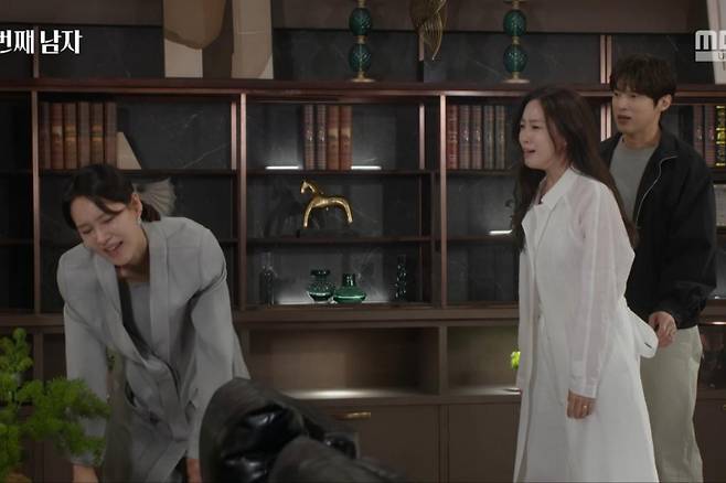 출처:'첫 번째 남자' 화면 캡처