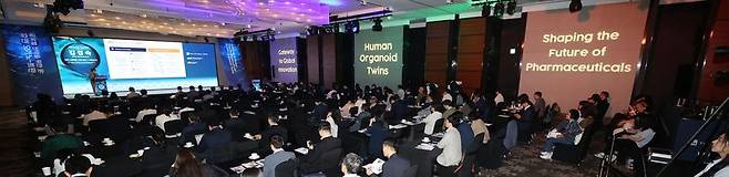 파이낸셜뉴스가 한국화학연구원, 국가독성과학연구소와 공동으로 21일 서울 여의도 콘래드호텔에서 '글로벌 신약을 위한 문: 휴먼 오가노이드-트윈'이라는 주제로 제18회 서울국제신약포럼을 열었다. 김경숙 코아스템켐온 상임고문(前 대표이사)이 기조강연을 하고 있다. 사진=박범준 기자