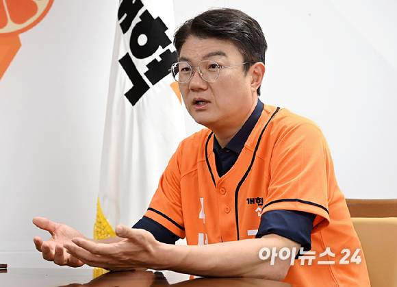김정철 개혁신당 서울시장 후보가 20일 서울 여의도 국회에서 아이뉴스24와 인터뷰를 하고 있다. [사진=곽영래 기자]
