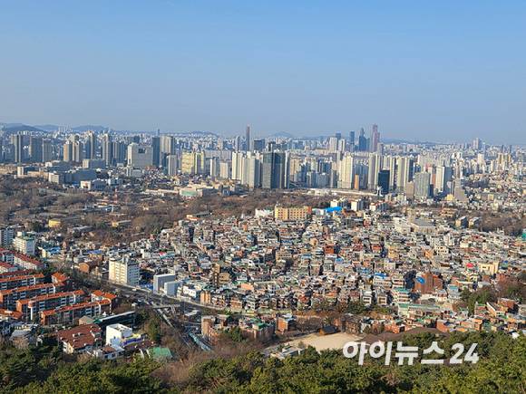 남산 공원에서 바라본 서울 아파트 전경. [사진=김민지 기자]