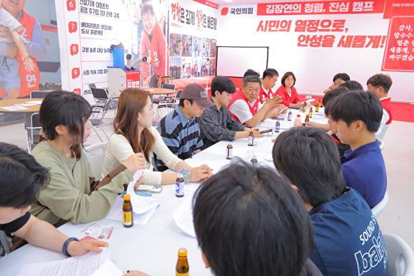 ‘안성시 대학발전협의회’ 간담회 모습. [사진=김장연 캠프]
