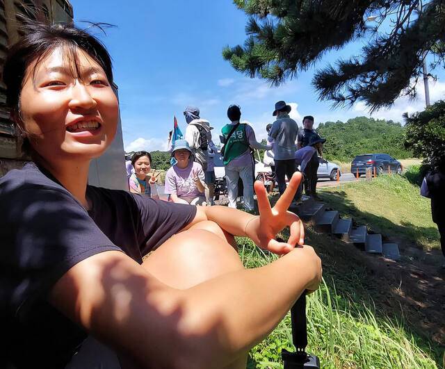 이스라엘에 구금됐던 한국인 활동가 김아현씨(왼쪽). 연합뉴스
