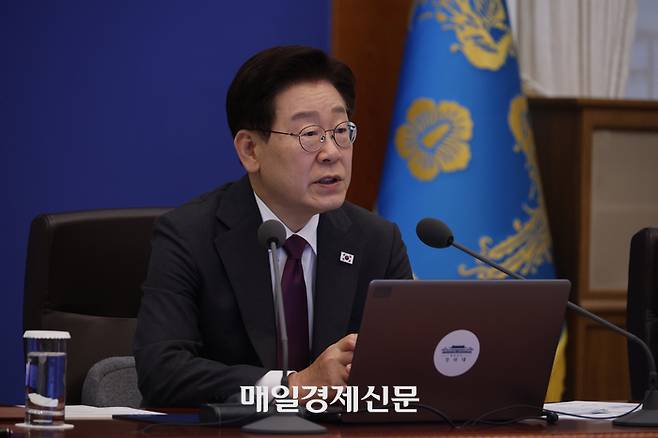 이재명 대통령이 21일 청와대에서 열린 수석보좌관회의에서 발언하고 있다. 김호영기자